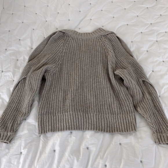 Leith Ribbed Cold Shoulder Sweater - Picture 6 of 8